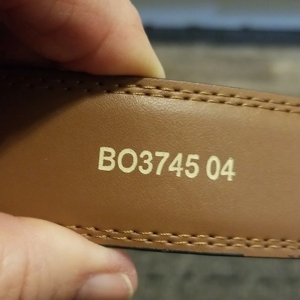 Bosca black leather belt size 32, unisex